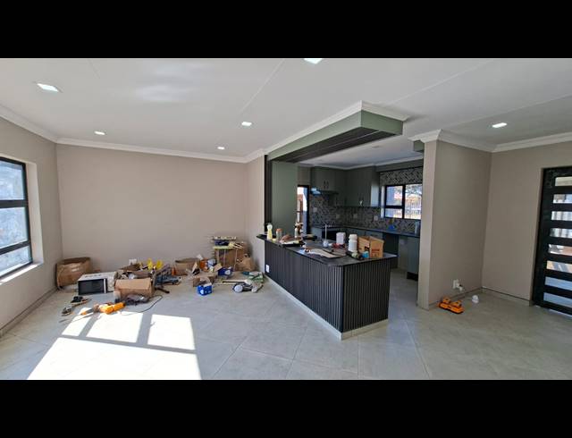 3 BEDROOM FREEHOLD TO LET IN MINNEBRON